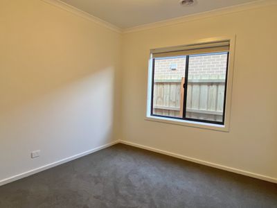33 Ruthven Way, Mambourin