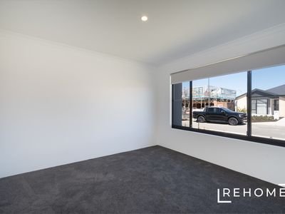 27 Meander Way, Treeby