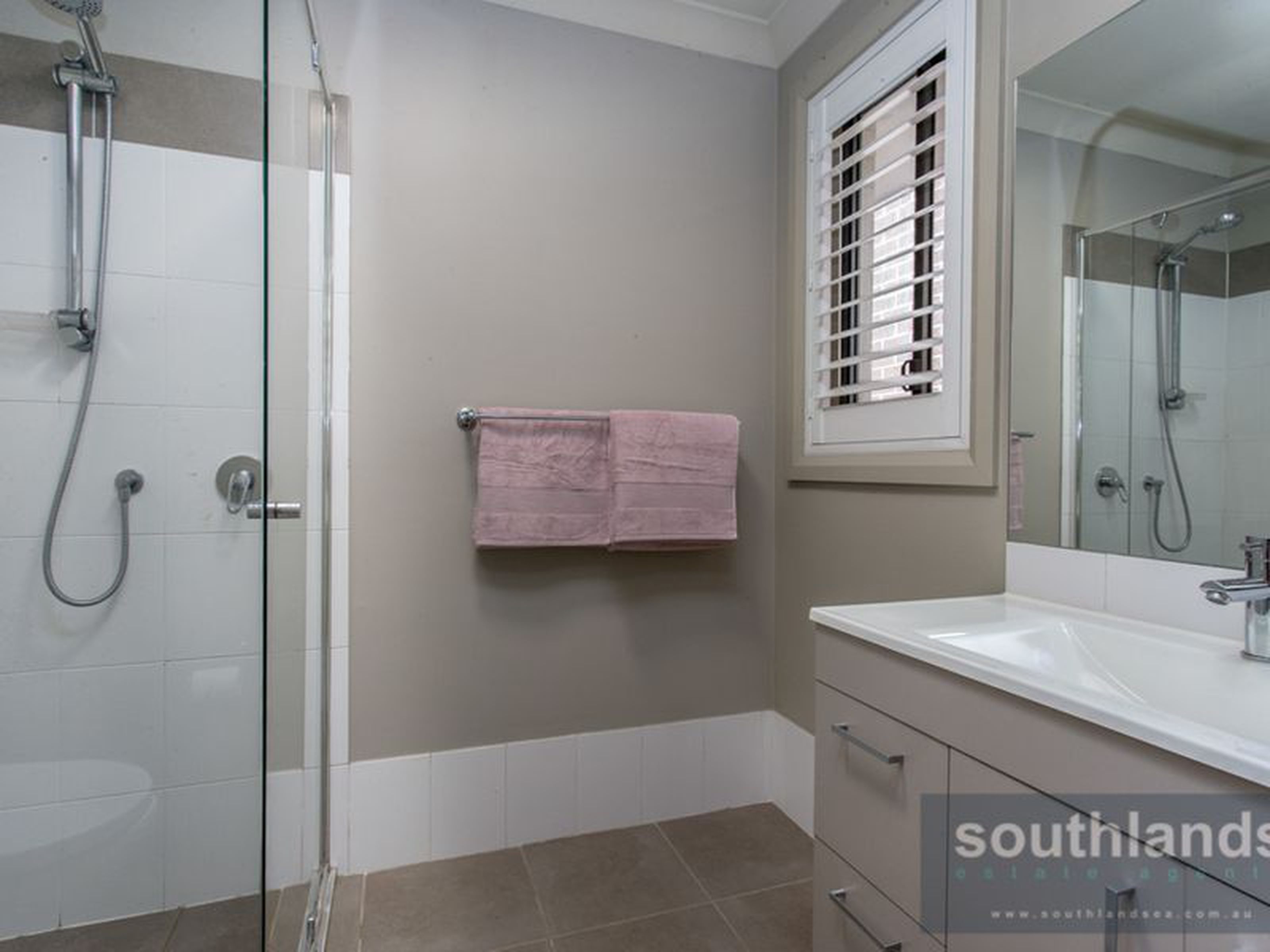 8 Coachwood Drive, CLAREMONT MEADOWS
