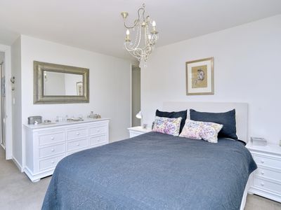 102 Hills Road, Edgeware