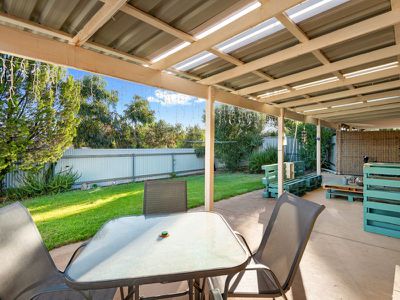 10B Riverina Way, Hannans