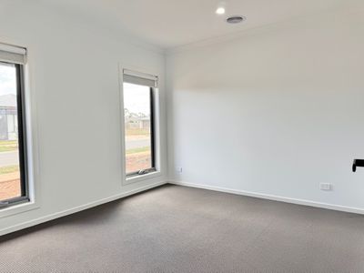 16 Shallow Road, Weir Views