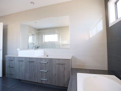 36 Skyview Avenue, Rochedale