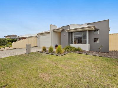 17 Pinot Loop, Pearsall