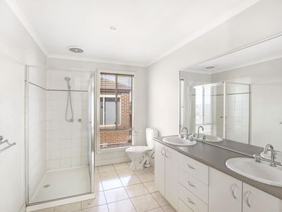 8 Dewvale Place, Craigieburn