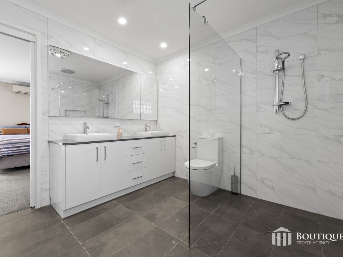 15 Sherwood Crescent, Dandenong North