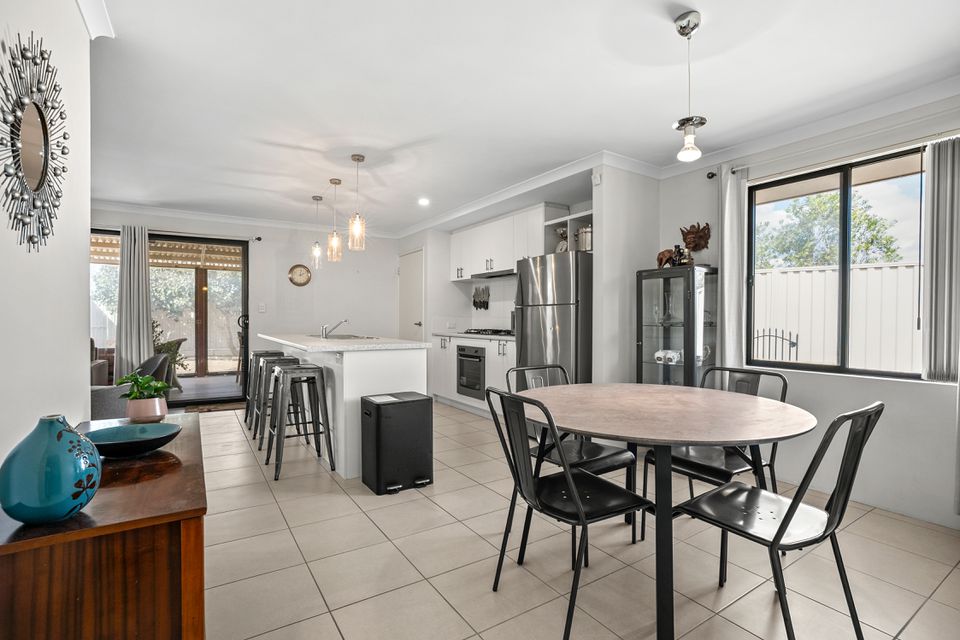 2 PENDRAGON LANE, Baldivis