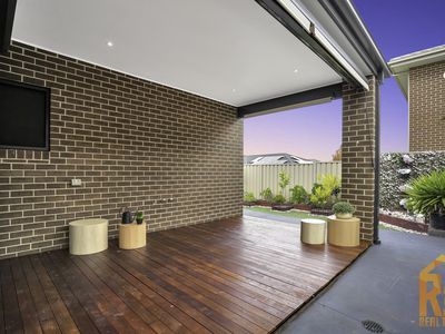 51 ORBIS AVE, Fraser Rise