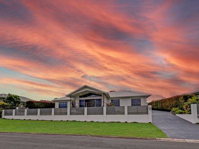 16 MITCHELL DRIVE, Atherton