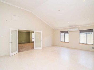 31 Birmingham Parade, Piara Waters