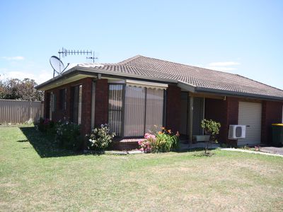 2 / 11 Freestone Crescent, Wynyard