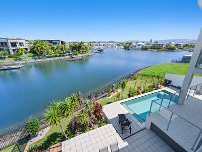 49 Harbourvue Court, Helensvale