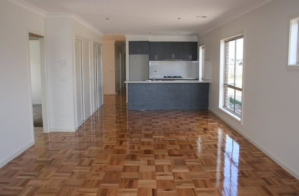 27 Glenbrae Ave, Craigieburn