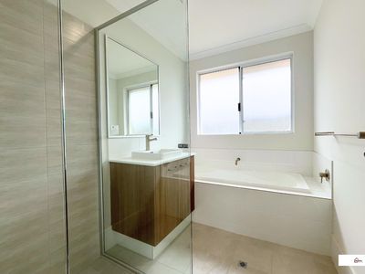 12 Oxley Street, Lakelands