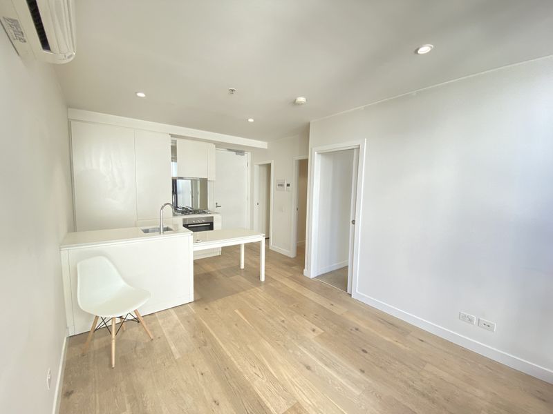 701 / 130 Dudley Street, West Melbourne