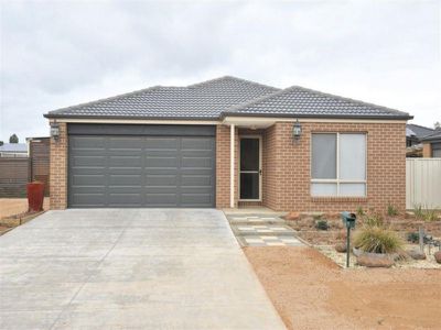 8 Crossley Avenue, Epsom