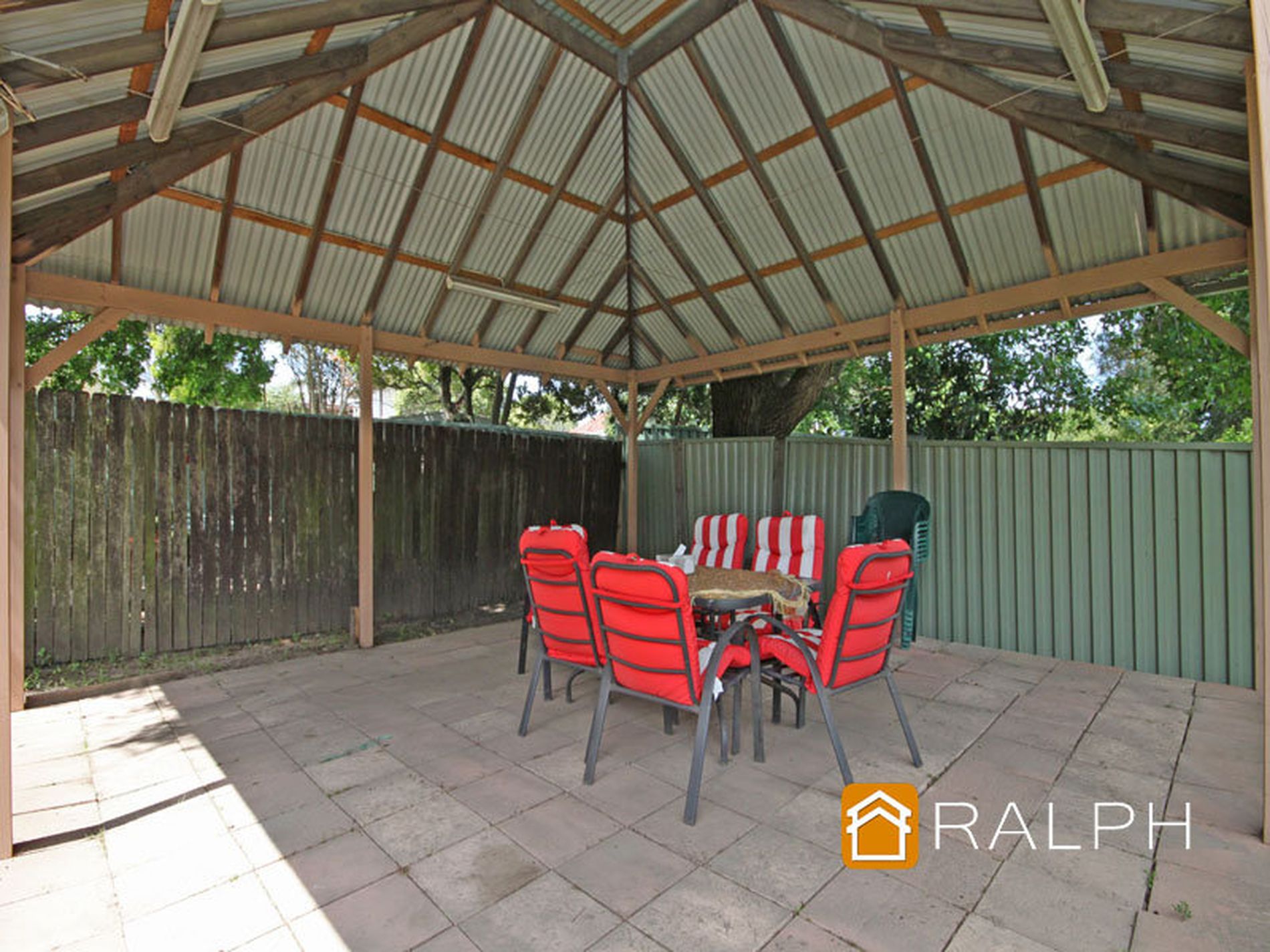 64 Canarys Road, Roselands