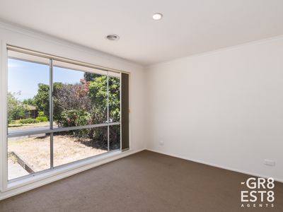 1 / 26 Saxonwood Drive, Narre Warren