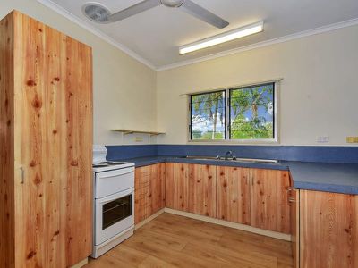 8 Crinum Court, Moulden
