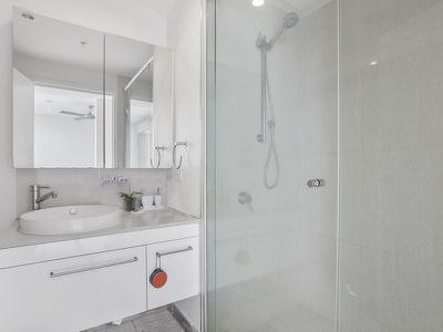 1085 / 16 Hamilton Place, Bowen Hills