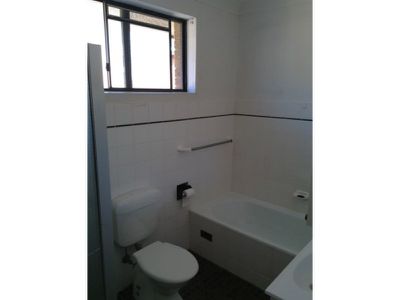 8 / 11 Peterborough Avenue, Lake Illawarra