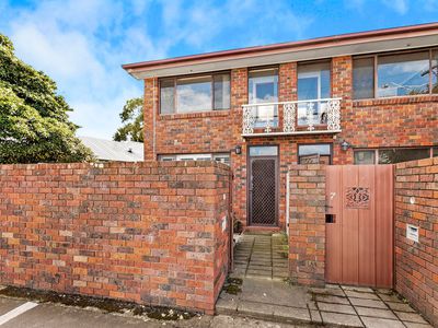 8 / 35 Grieve Parade , Altona