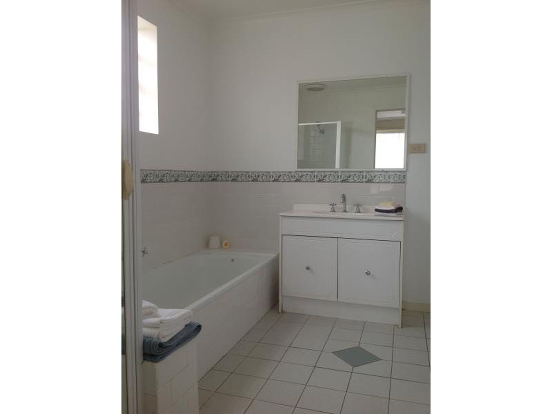 1 Burlington Crescent, Leopold