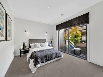 1 Tallrush Street, Clyde North