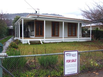 64 Lakeside Avenue, Mount Beauty