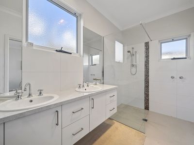 8 Lakeside Avenue, Mount Beauty