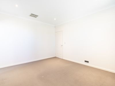 13 Coniston Bend, Waikiki