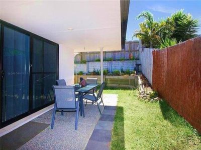 1 / 2 Stoneleigh Way, Holmview