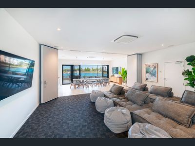 18 Azure Way, Hope Island