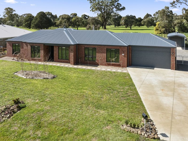 8 BAYLEY DRIVE, Avenel