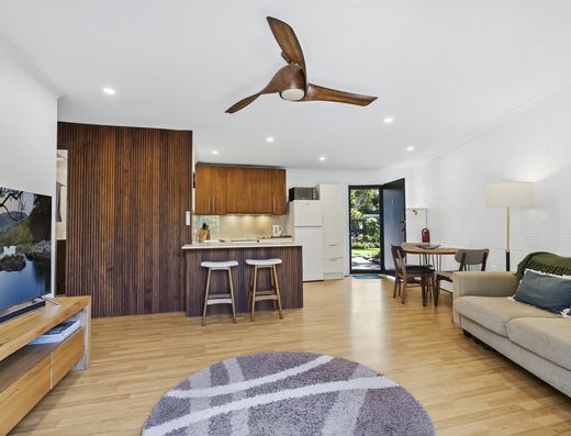 Single level, 2 bedroom private Unit ! image 5