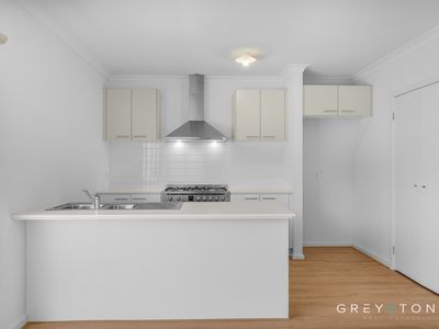 6 Distaff Way, Rockbank