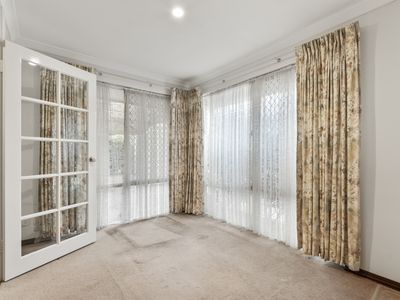 6 Bovell Gardens, Leeming