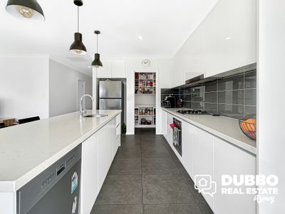 11 Waterfall Crescent, Dubbo