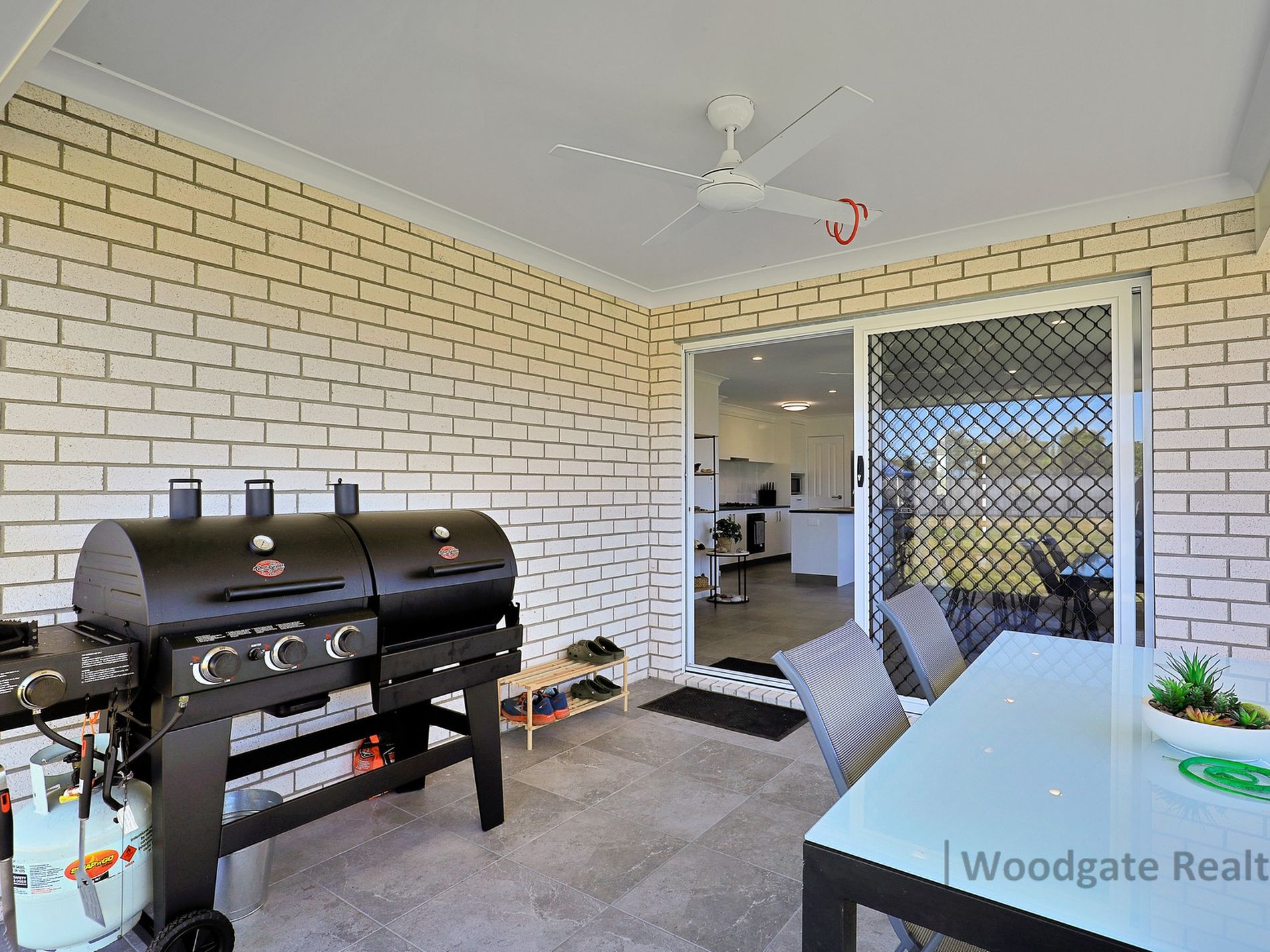 24 KINKUNA DRIVE, Woodgate