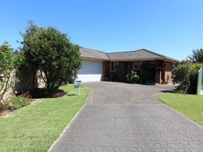 5 Cedar Grove, Forster