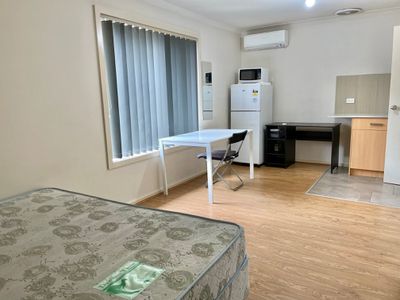 5 / 8 Florence Avenue, Clayton