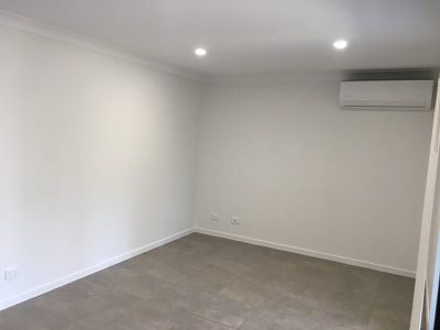 2 / 102 Bradman Way, Urangan