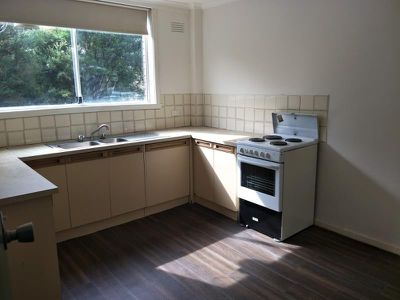 2/25 Empire Street, Footscray