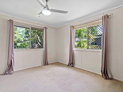 42 Woodlands Drive, Rochedale South