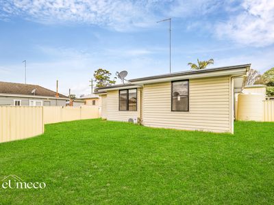 27A Parkin Road, Colyton