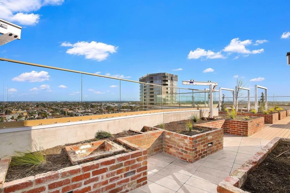710 / 20 Wardens Walk, Coburg