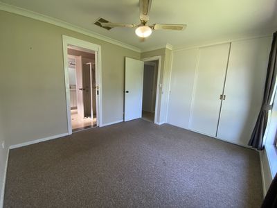 27 Chifley Drive, Dubbo