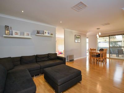 4 Buchanan Court, Somerville