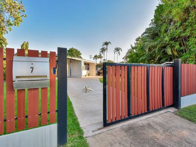7 Schombacher Cct, Moulden