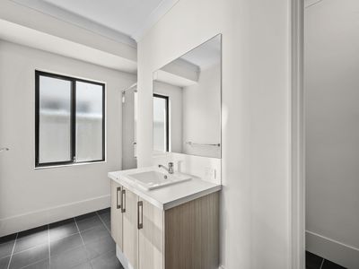 28 Mornington Crescent, Wandi